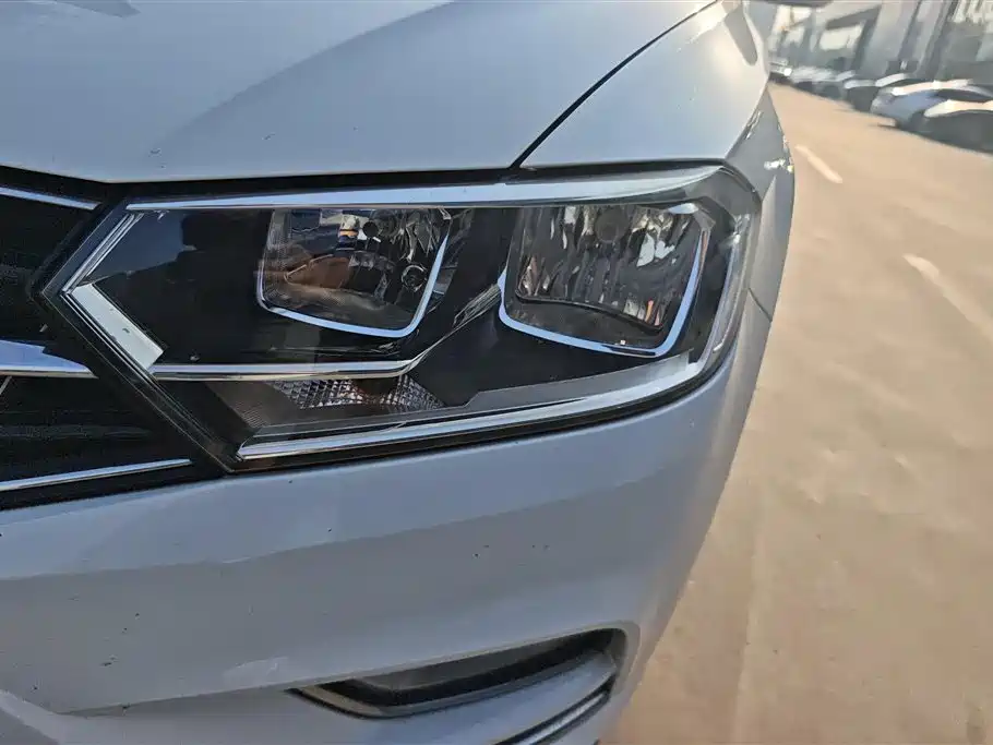 Volkswagen Bora 2017 1.6L Automatic Comfort Edition