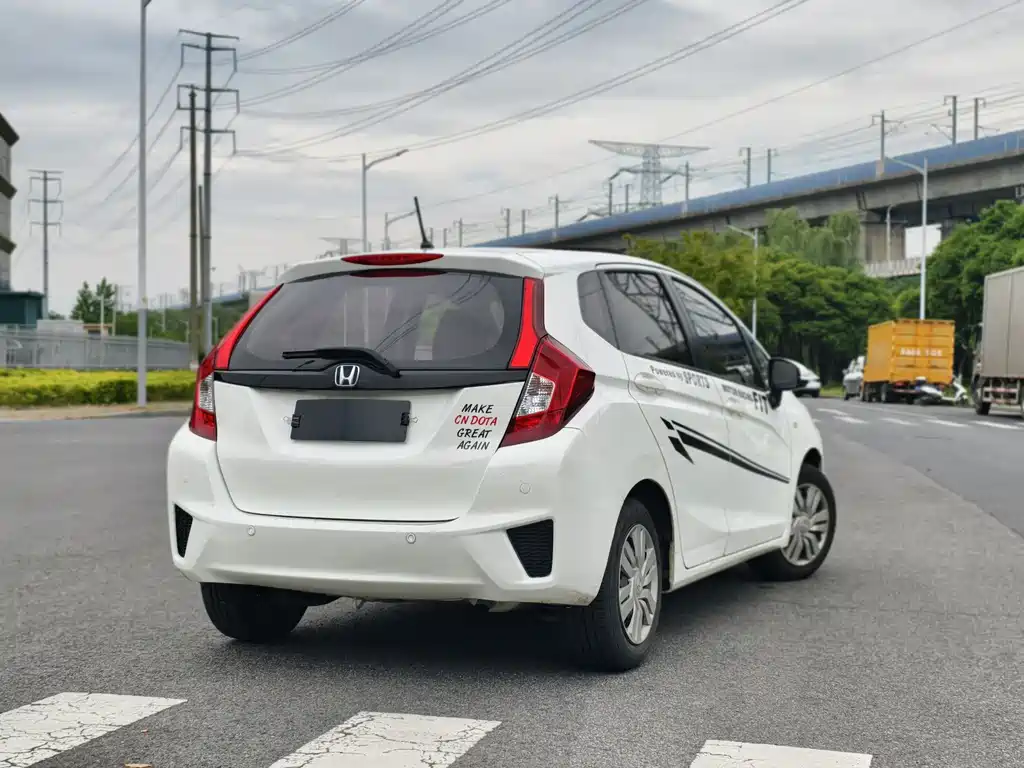 Honda Fit 2016 1.5L LXS CVT Comfort Sunroof Edition