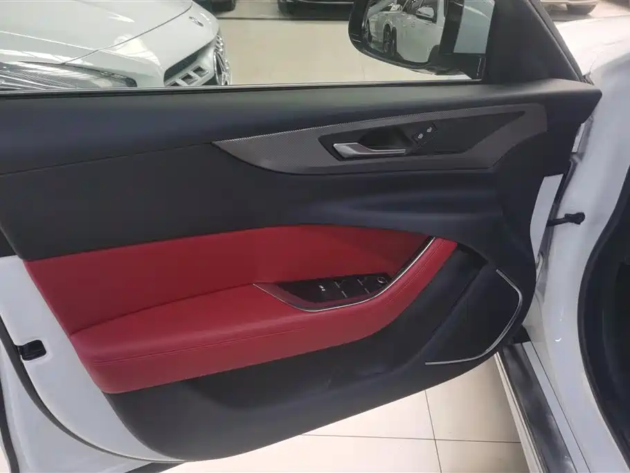 Jaguar XEL 2021 2.0T 250PS R-Dynamic S