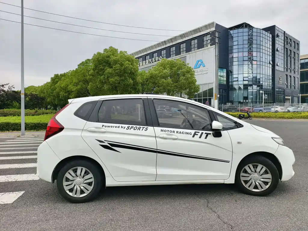 Honda Fit 2016 1.5L LXS CVT Comfort Sunroof Edition
