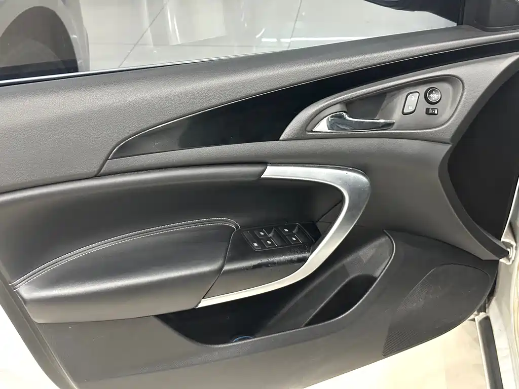 Buick Regal 2015 1.6T Leading Technology Edition