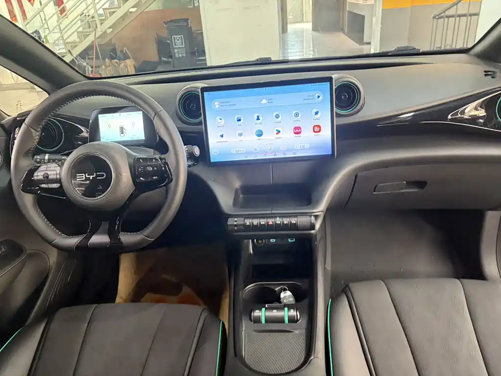 BYD Dolphin 2025 420km Free Edition