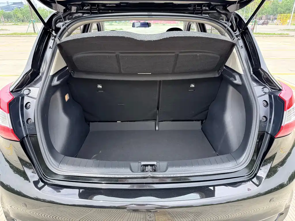 Nissan Tiida 2016 1.6L CVT Sport Edition
