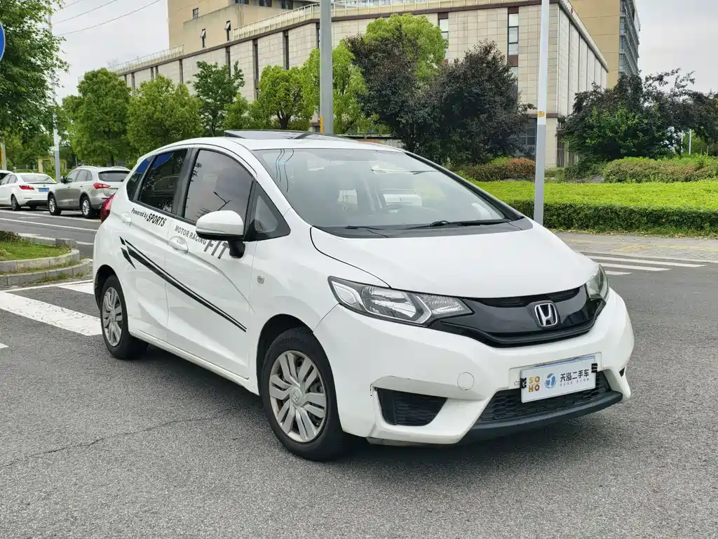 Honda Fit 2016 1.5L LXS CVT Comfort Sunroof Edition