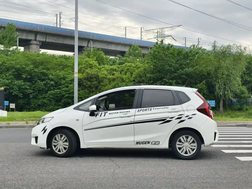 Honda Fit 2016 1.5L LXS CVT Comfort Sunroof Edition