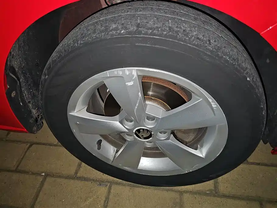 Skoda Rapid Spaceback 2014 1.6L Automatic Yuexiang Edition